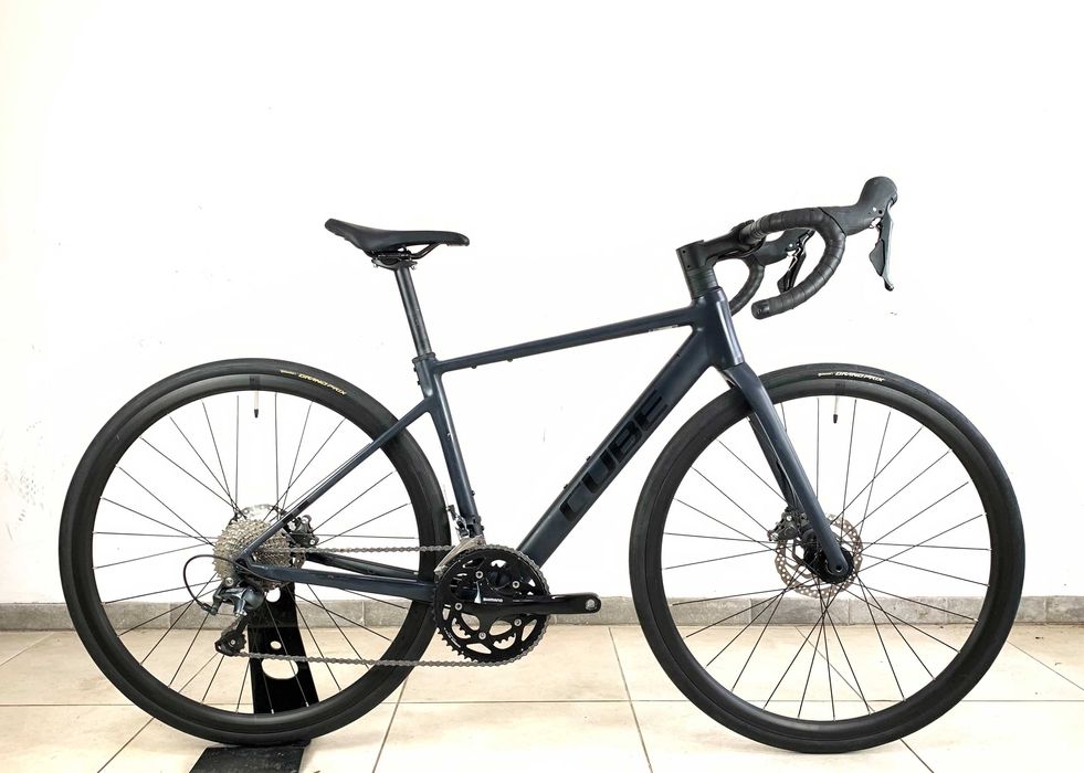 Ендуранс шосейник Cube Attain Race 2025 року Гідравліка