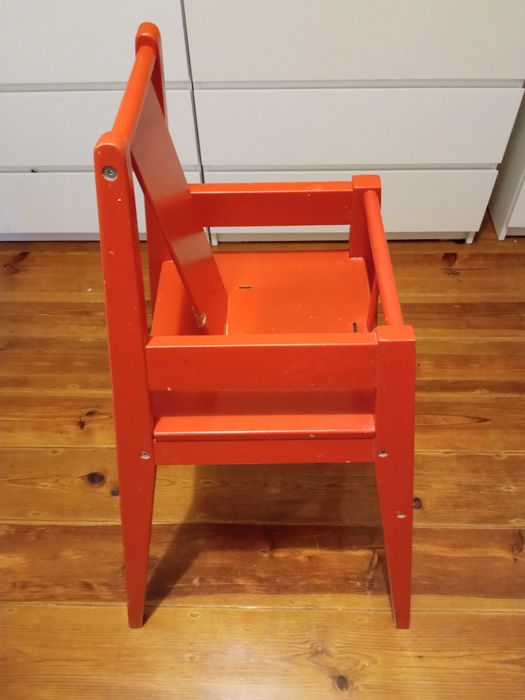 Cadeira de refeição IKEA vermelha