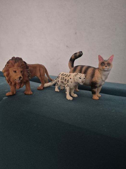 Zestaw figurek schleich śnieżna pantera lew żbik