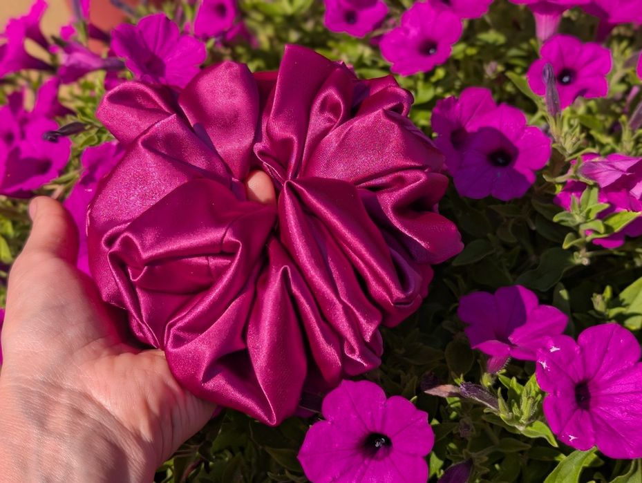 Satynowa scrunchie L