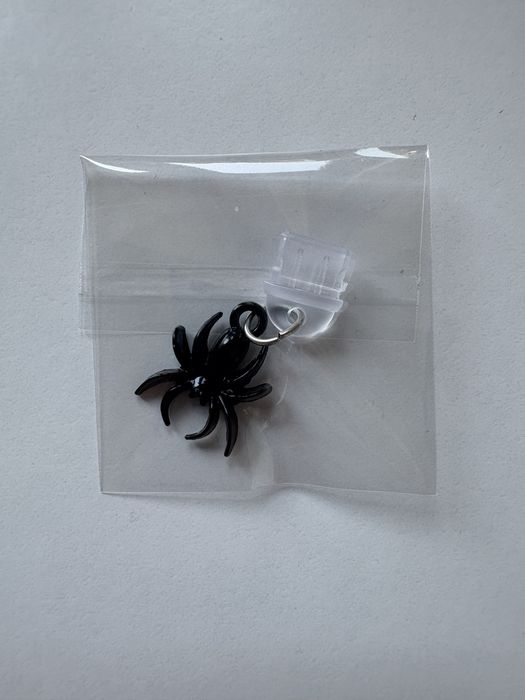 Zatyczka czarny pająk do telefonu