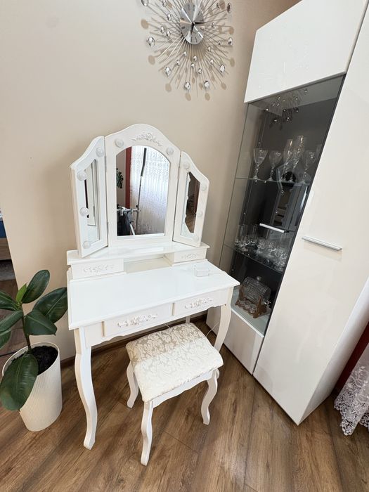 Toaletka biała ze swiatłem led