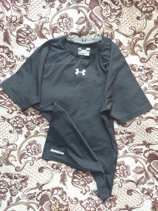 Спортивна футболка Under Armour оригінал 

Размер: S/ M

Заміри деталь