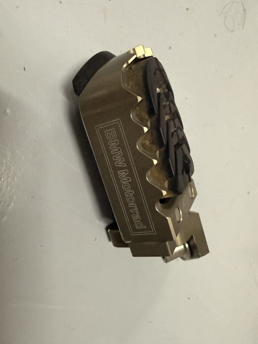 Pousa-Pés Gilles Tooling BMW Motorrad — R1300GS / R1250GS / R1200GS Adventure — Fresados Ajustáveis