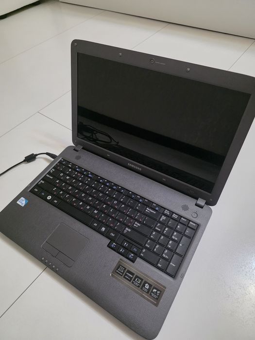 ноутбук  Samsung 15.6" для навчання та роботи
