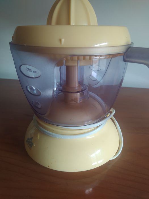 Espremedor elétrico de citrinos 

E