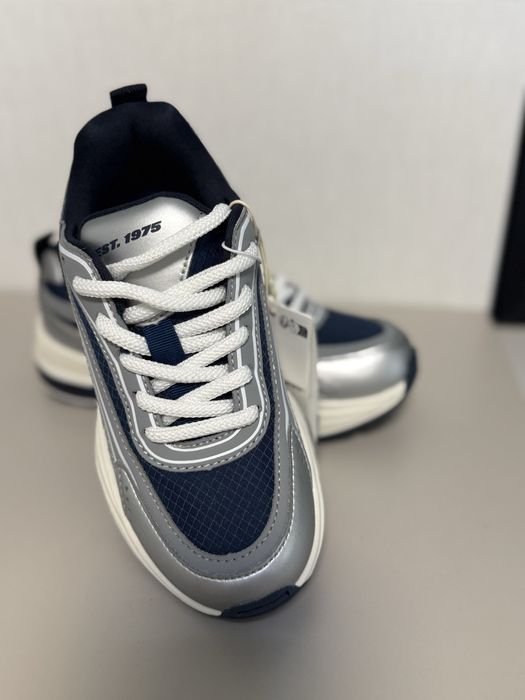 Кросівки фірми Zara розмір 35нові