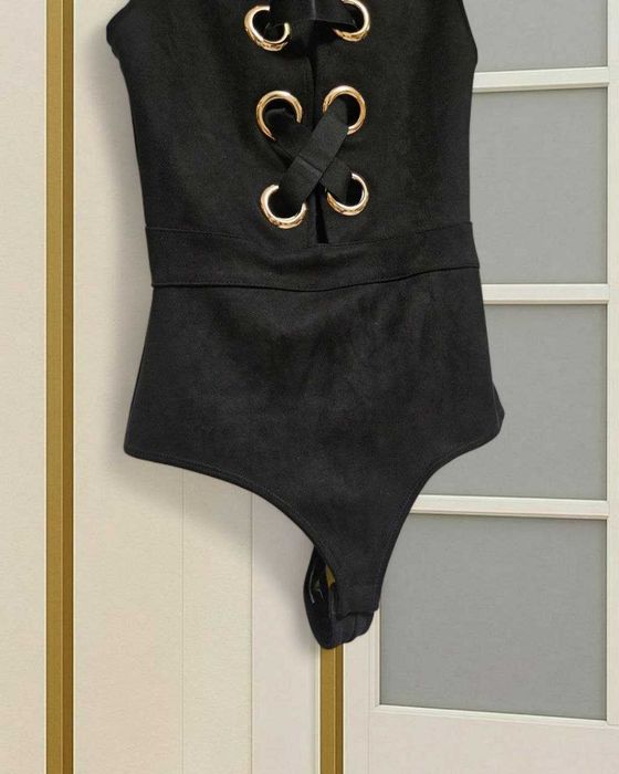 Чёрное боди Ann Summers с золотыми люверсами, под замшу с сеткой