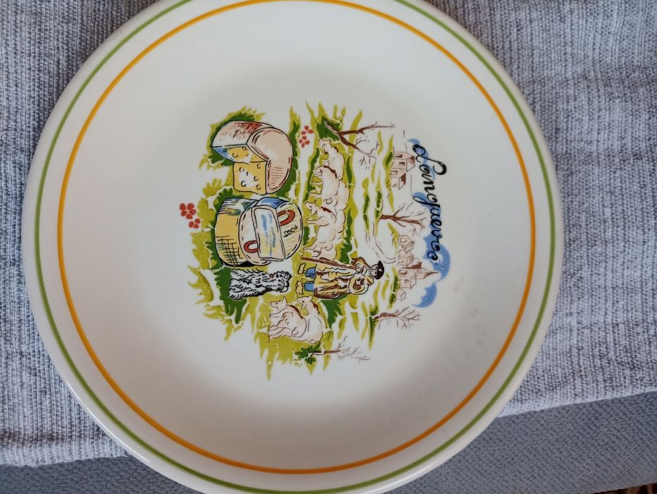 Conjunto de 7 pratos de servir queijo