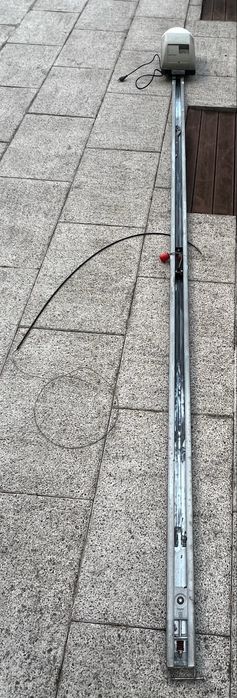 Motor de portão de garagem Marantec com a placa fundida