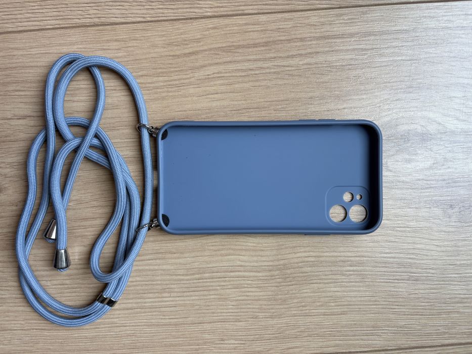 Case iPhone 11 ze sznurkiem