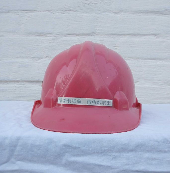 Будівелька каска з Японії. одягалась раз.