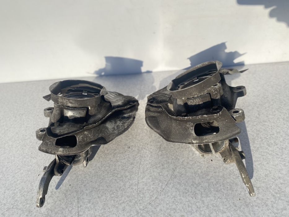 Цафпа BMW E39 Передняя L R Цапфы БМВ Е39 М52 М54 М57 М51 М47 Кулак