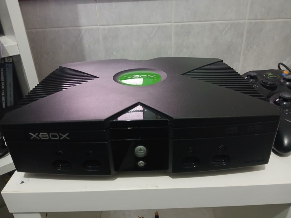 Xbox Clássica + 2 Comandos + Jogos