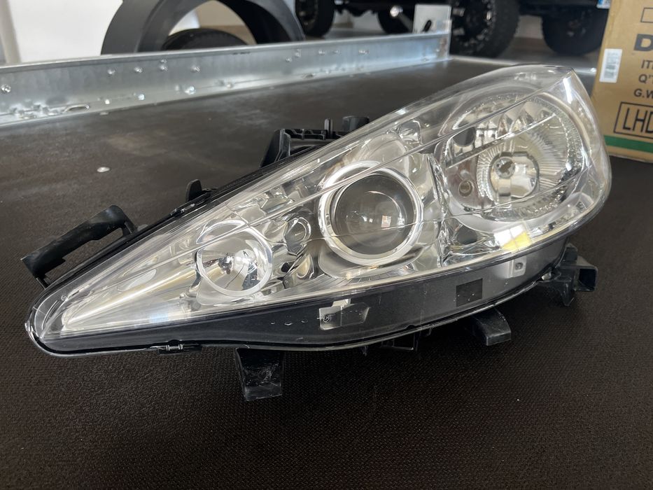 Farol esquerdo Peugeot 207