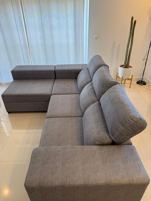 (Inativo/reservado) Sofá de sala espaçoso cinzento