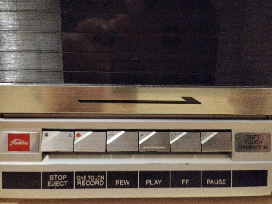 Магнитола TOSHIBA RT-135S Bom Beat.