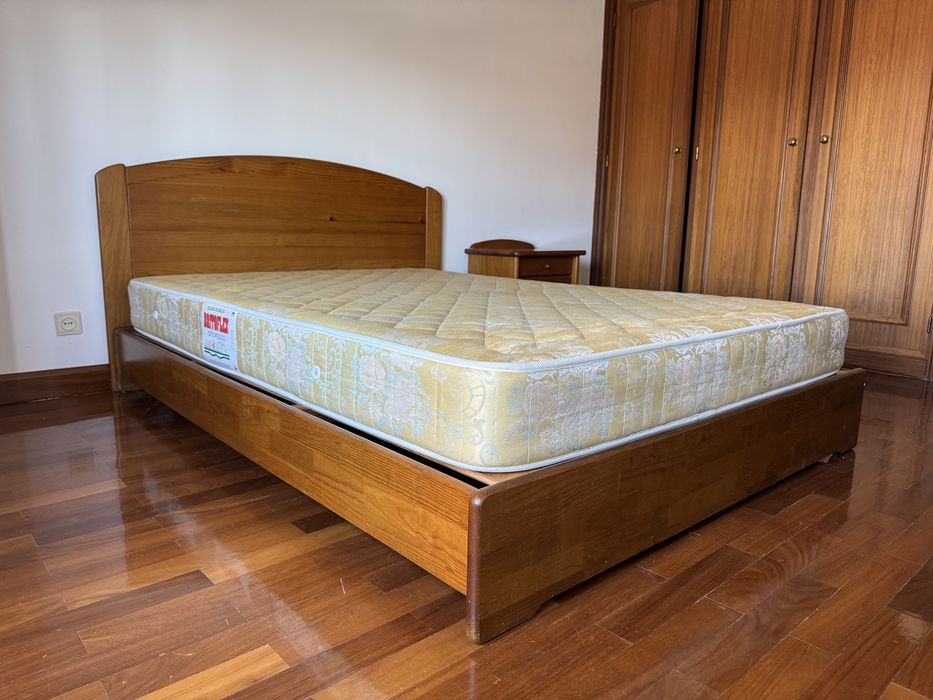 Cama casal Cerne + mesa cabeceura + movel de apoio