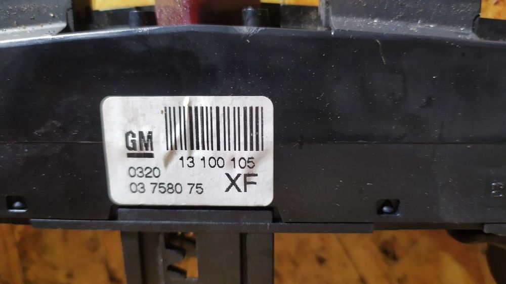 BOTÃO 4 PISCAS OPEL ASTRA H 04-09 13100105