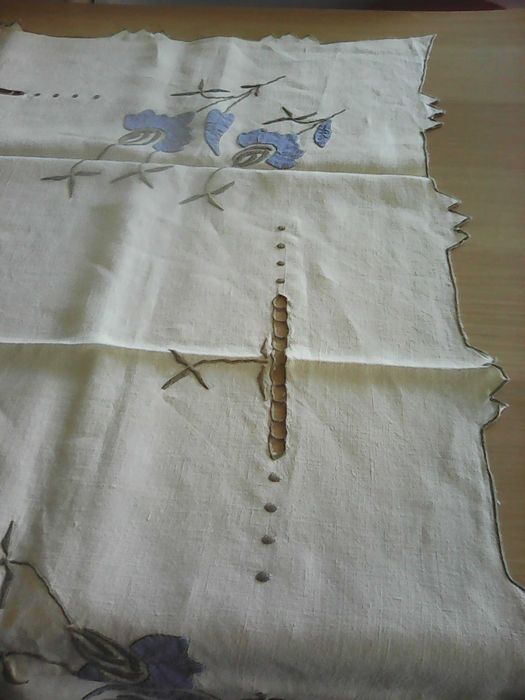 Toalha com bordados ilha da madeira