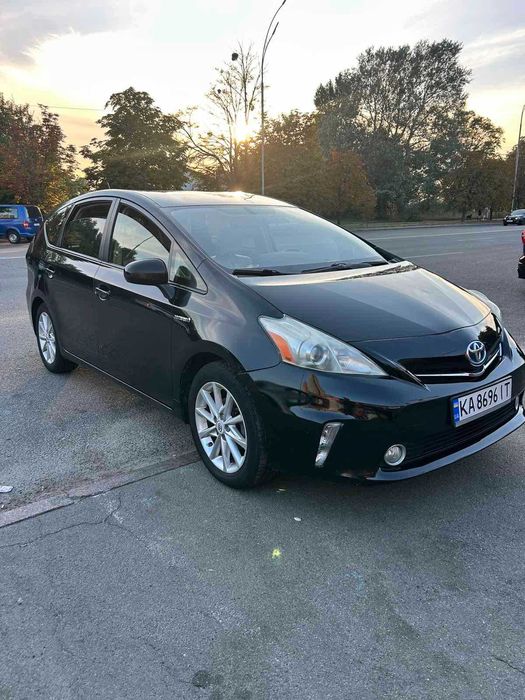 Продам Toyota Prius V 2012р.