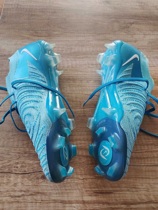 Buty piłkarskie korki