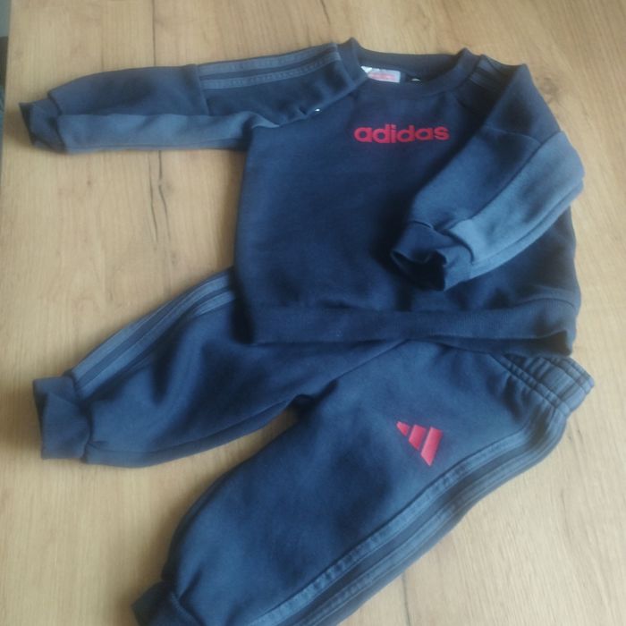 Детский спортивный костюм бренда adidas