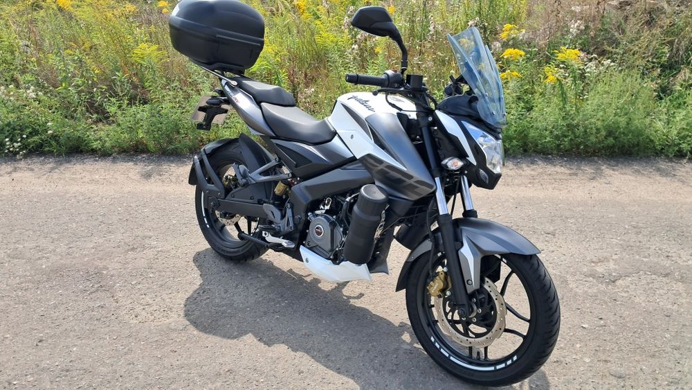 Мотоцикл Bajaj NS 200