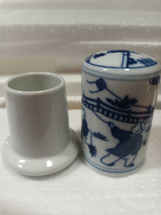 Paliteiro em porcelana oriental em estado irrepreensível