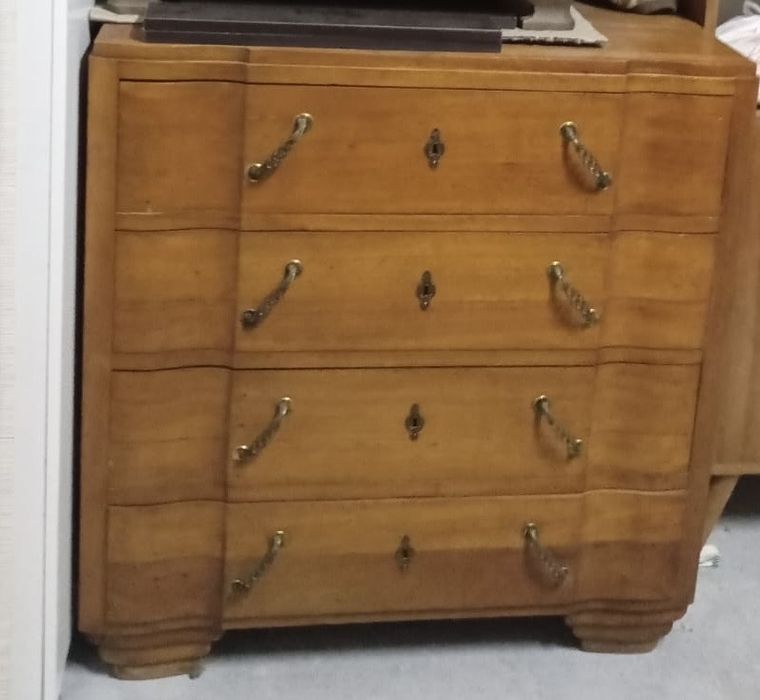 Cómoda madeira antiga