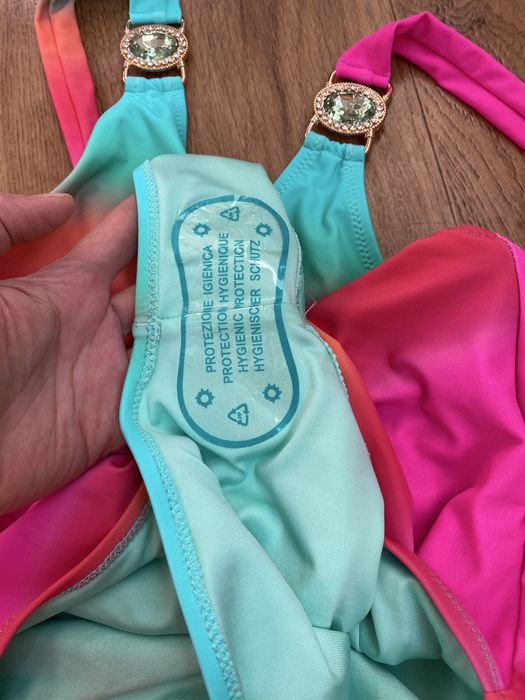 Очень красивый яркий сдельный купальник ModaMinx