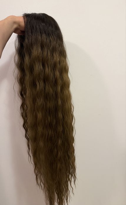 Falowane długie brązowe kręcone włosy peruka lace front