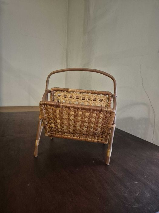 Cesta Vintage de Jornais/Revistas