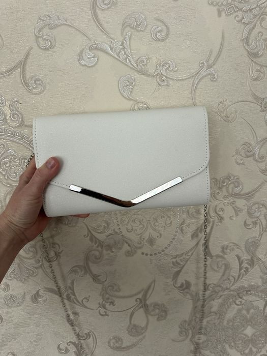 Продам новенький клатч , ні разу не був у використанні. Купувала на розетці  .