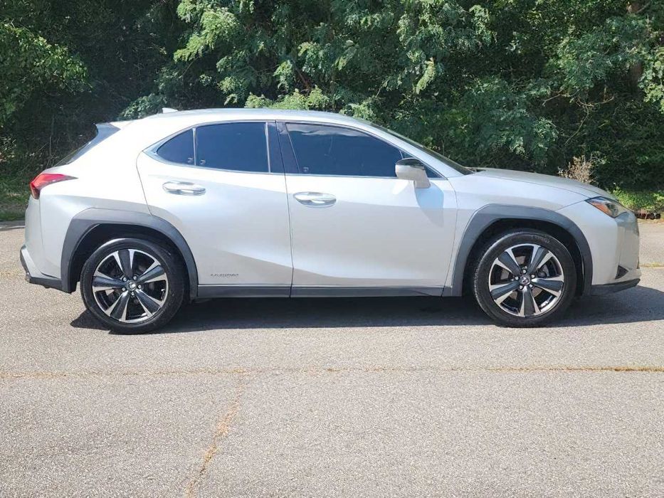 Lexus UX 250h      2020
