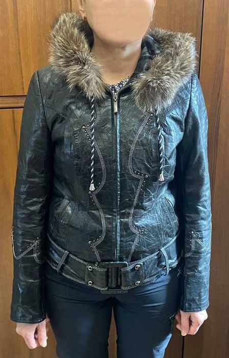 Куртка жіноча шкіряна.