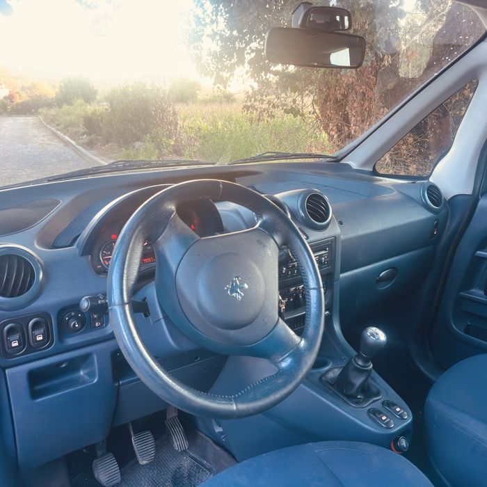 Peugeot 1007 1.4 HDi (2005)  Muito Económico