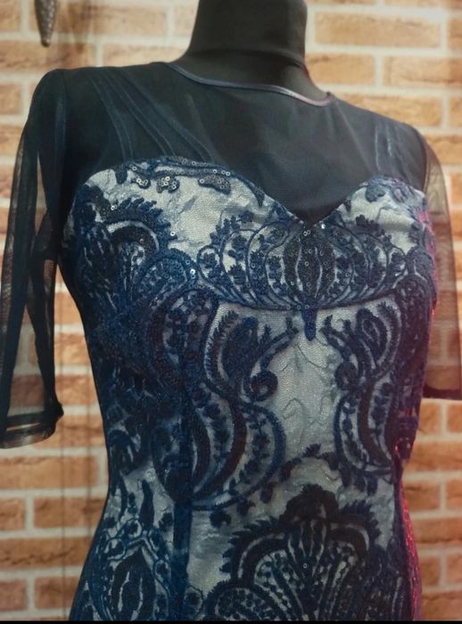 Midi, elegancka sukienka z siateczką. Karnawał