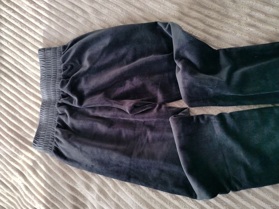 Welurowe spodnie dresowe. Rozmiar L