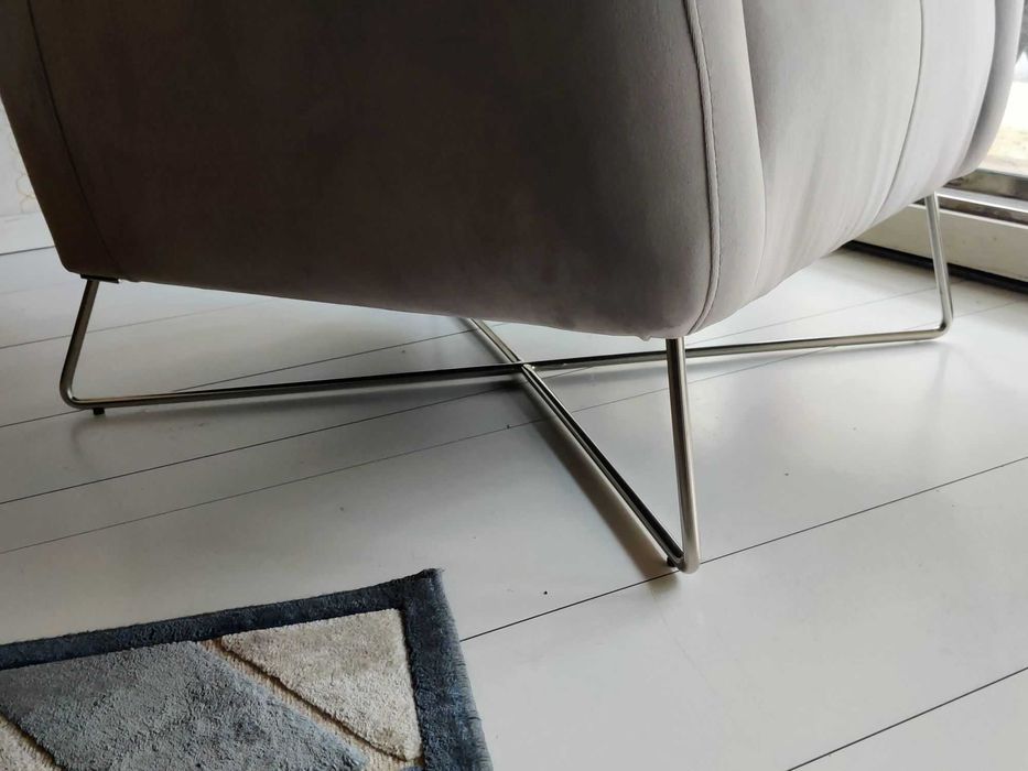 Cadeirão tecido cinza, pé inox