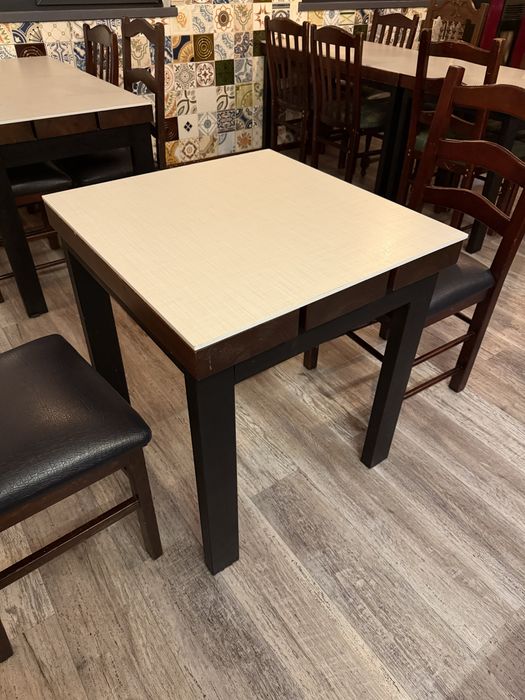 Conjunto Mesa + 2 Cadeiras – ótimo estado – 60€ (ou separado)