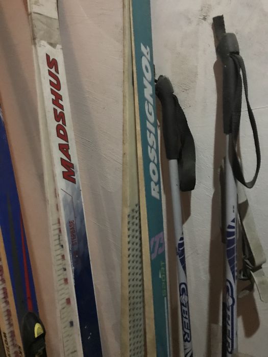 Лыжи беговые, ботинки лыжные.