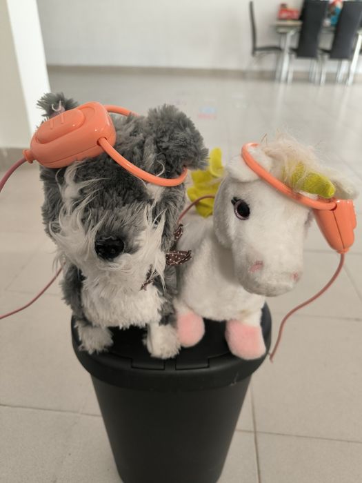 Cão e Unicórnio com trela para crianças brincarem