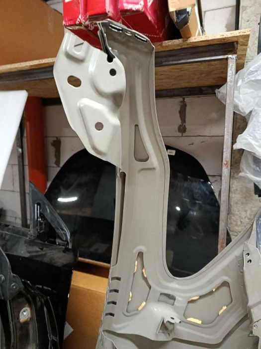 Крило передне Tesla model Y