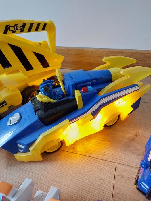 Psi patrol buldożer Rubbla i  pojazd Chase