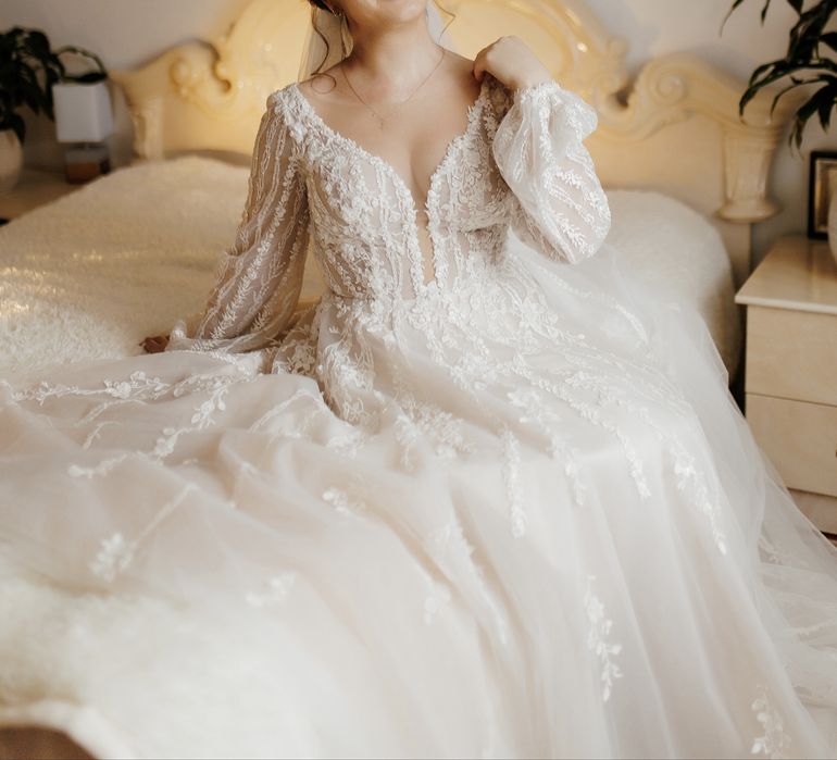 Продаю весільну  сукню