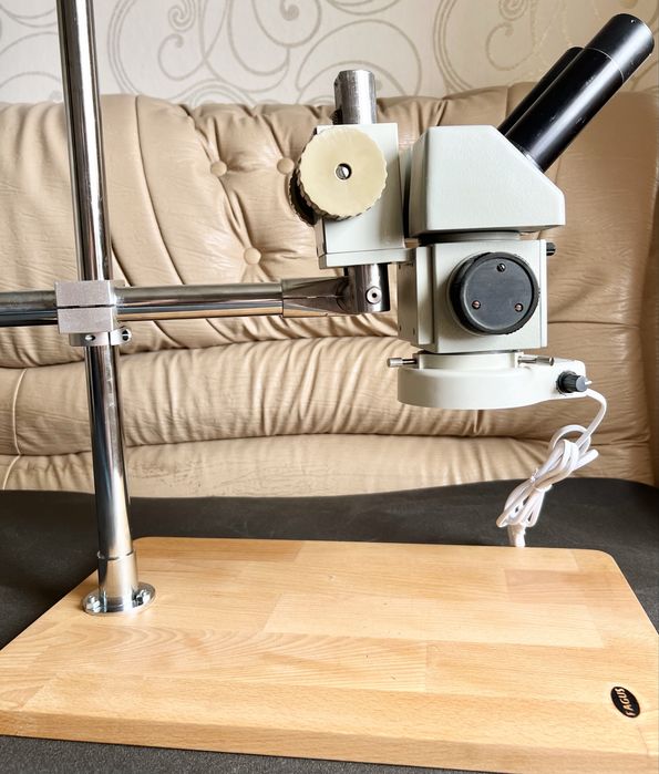 Мікроскоп МБС зі зручним підйомнником на універсальному штативі F-150