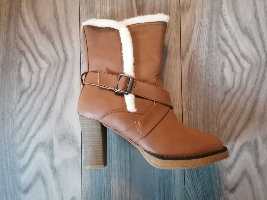 Buty kozaki na obcasie