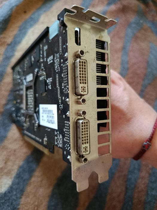 Nvidia gts 450 1gb 128 bit.