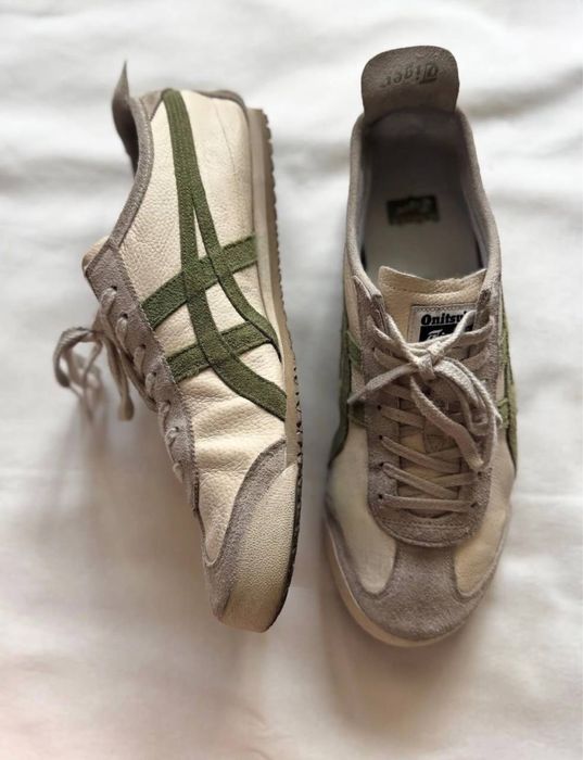 Кросівки Asics.